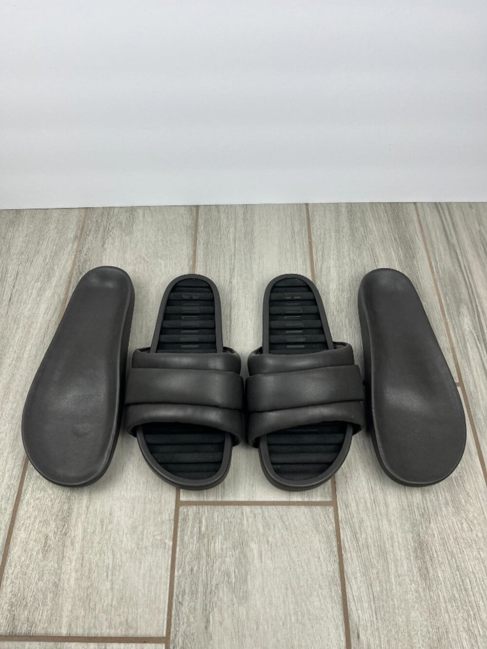 Commbi Softie Slide Sandal Vegan Leather Unisex Faded Black Size 8 - Like New - Picture 10 of 16